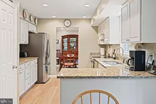 13300 Tuckaway Dr, Fairfax, VA 22033 - Photo 10