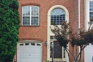 13030 Park Crescent Cir, Herndon, VA 20171 - Photo 2