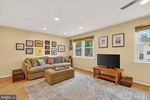 6415 Birchleigh Cir, Alexandria, VA 22315 - Photo 4