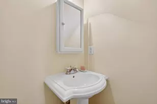 6415 Birchleigh Cir, Alexandria, VA 22315 - Photo 10
