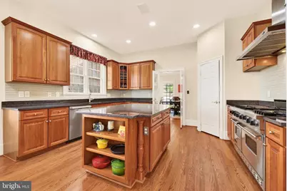 9860 Palace Green Way, Vienna, VA 22181 - Photo 14