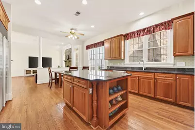 9860 Palace Green Way, Vienna, VA 22181 - Photo 20