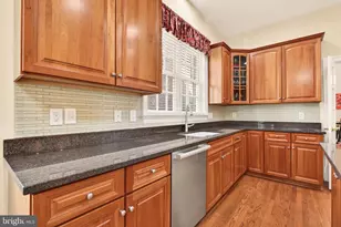 9860 Palace Green Way, Vienna, VA 22181 - Photo 16