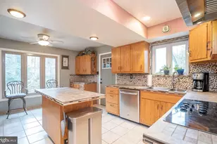 11696 Fox Glen Dr, Oakton, VA 22124 - Photo 6