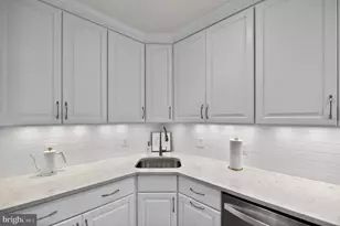 6027 Queenston St, Springfield, VA 22152 - Photo 10