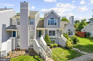 6182 Stonepath Cir, Centreville, VA 20120 - Photo 2