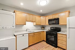 11835 Shire Ct, Reston, VA 20191 - Photo 14