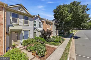6526 Skylemar Trail, Centreville, VA 20121 - Photo 4