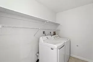 10120 Oakton Terrace Rd, Oakton, VA 22124 - Photo 12
