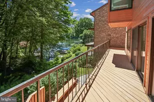 2121 Cabots Point Ln, Reston, VA 20191 - Photo 2