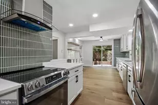 2121 Cabots Point Ln, Reston, VA 20191 - Photo 6