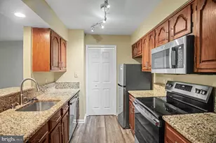 7718 Lafayette Forest Dr, Annandale, VA 22003 - Photo 8