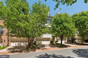 7489 Carriage Hills Dr, McLean, VA 22102 - Photo 2