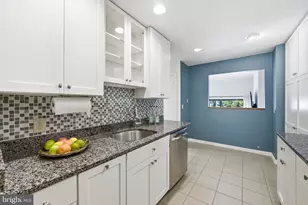 11124 Glade Dr, Reston, VA 20191 - Photo 10