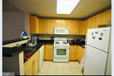 2726 Gallows Road #901, Vienna, VA 22180 - Photo 2