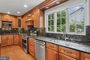 900 Barker Hill Rd, Herndon, VA 20170 - Photo 4
