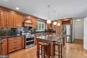 900 Barker Hill Rd, Herndon, VA 20170 - Photo 2