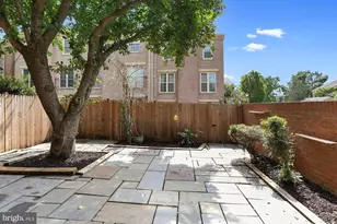 1454 McLean Mews Ct, McLean, VA 22101 - Photo 4