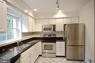7041 Alicent Pl, McLean, VA 22101 - Photo 8