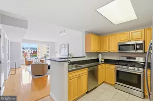 2726 Gallows Rd, Vienna, VA 22180 - Photo 4