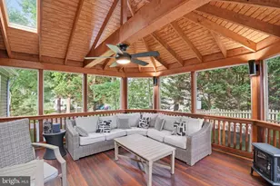10903 Middlegate Dr, Fairfax, VA 22032 - Photo 16