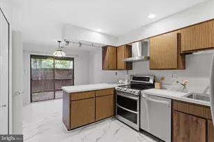 2043 Wethersfield Ct, Reston, VA 20191 - Photo 10