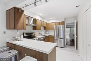 2043 Wethersfield Ct, Reston, VA 20191 - Photo 8