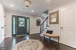 9911 Barnsbury Ct, Fairfax, VA 22031 - Photo 2