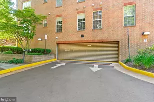 6990 Falls Reach Dr, Falls Church, VA 22043 - Photo 4