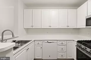 6990 Falls Reach Dr, Falls Church, VA 22043 - Photo 18
