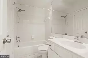 1324 Garden Wall Cir, Reston, VA 20194 - Photo 24