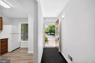 2281 Hunters Run Dr, Reston, VA 20191 - Photo 4
