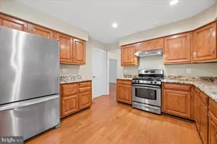 4655 Braddock Green Ct, Fairfax, VA 22032 - Photo 12