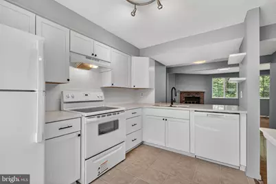 6844 Heatherway Court, Alexandria, VA 22315 - Photo 4