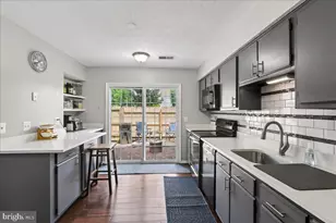 14019 Grumble Jones Ct, Centreville, VA 20121 - Photo 2