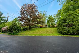 9932 Fairoaks Rd, Vienna, VA 22181 - Photo 2