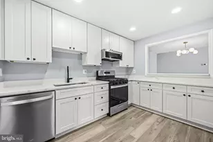 10212 Oakton Terrace Rd, Oakton, VA 22124 - Photo 2