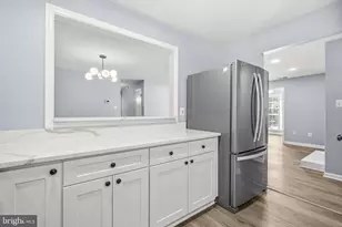10212 Oakton Terrace Rd, Oakton, VA 22124 - Photo 4