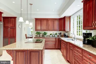 5501 W Ridge View Dr, Fairfax, VA 22030 - Photo 24