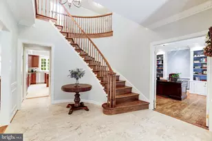 5501 W Ridge View Dr, Fairfax, VA 22030 - Photo 10