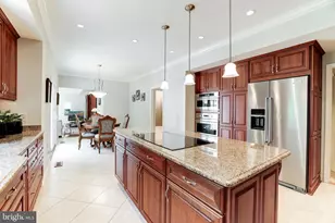 5501 W Ridge View Dr, Fairfax, VA 22030 - Photo 22