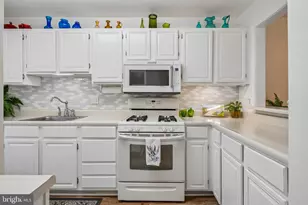 10090 Oakton Terrace Rd, Oakton, VA 22124 - Photo 8
