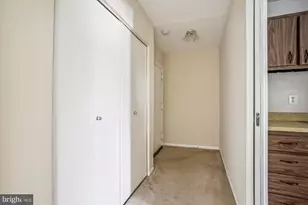 9712 Kingsbridge Dr, Fairfax, VA 22031 - Photo 2