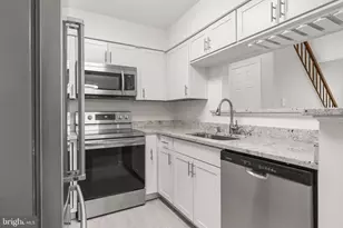 2221 Lovedale Ln, Reston, VA 20191 - Photo 6