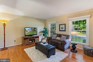 5803 Wood Laurel Ct, Burke, VA 22015 - Photo 4