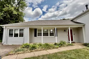 4217 Kincaid Ct, Chantilly, VA 20151 - Photo 2