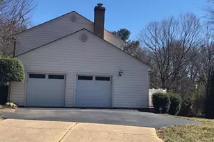 1171 Foxhound Ct, McLean, VA 22102 - Photo 2