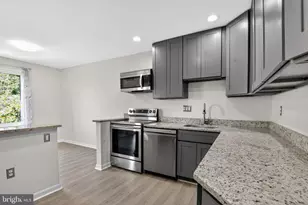 9702 Kingsbridge Dr, Fairfax, VA 22031 - Photo 2
