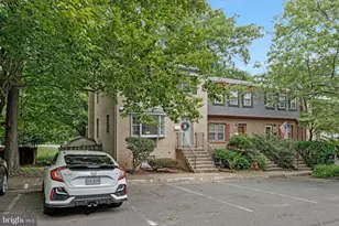 9599 Blake Park Ct, Fairfax, VA 22031 - Photo 10