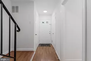 9599 Blake Park Ct, Fairfax, VA 22031 - Photo 12